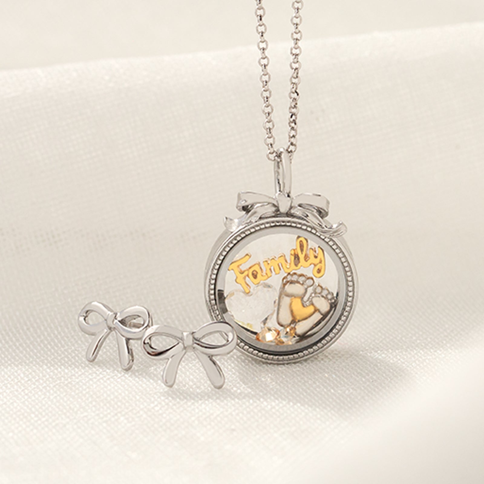 Origami Owl mom offers charm bundle