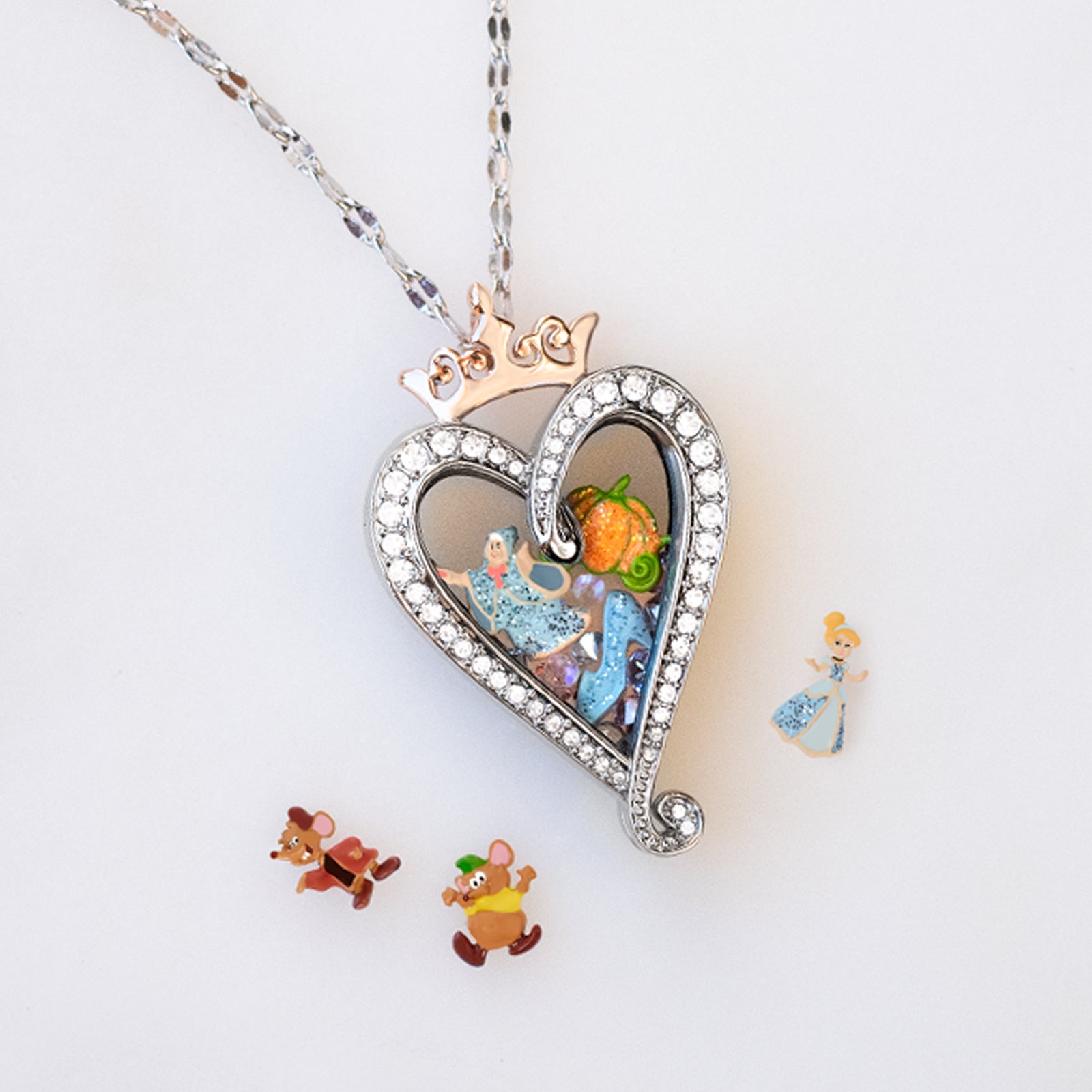 Sold Origami Owl Disney Queen of Hearts Charm Set